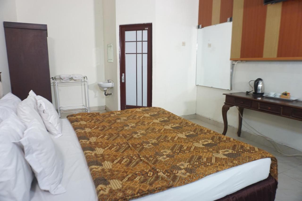 Hotel Laweyan Solo Екстериор снимка