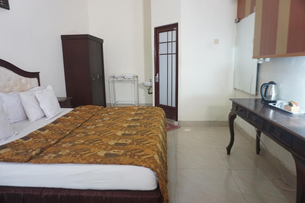 Hotel Laweyan Solo Екстериор снимка