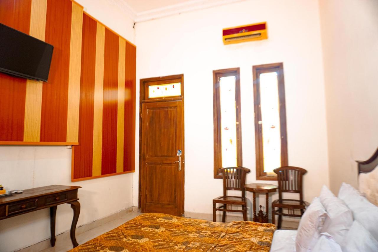 Hotel Laweyan Solo Екстериор снимка