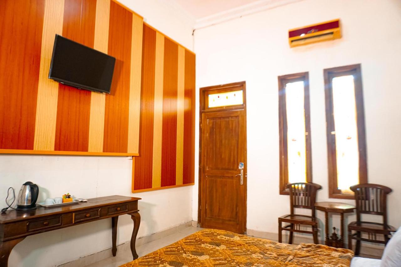 Hotel Laweyan Solo Екстериор снимка