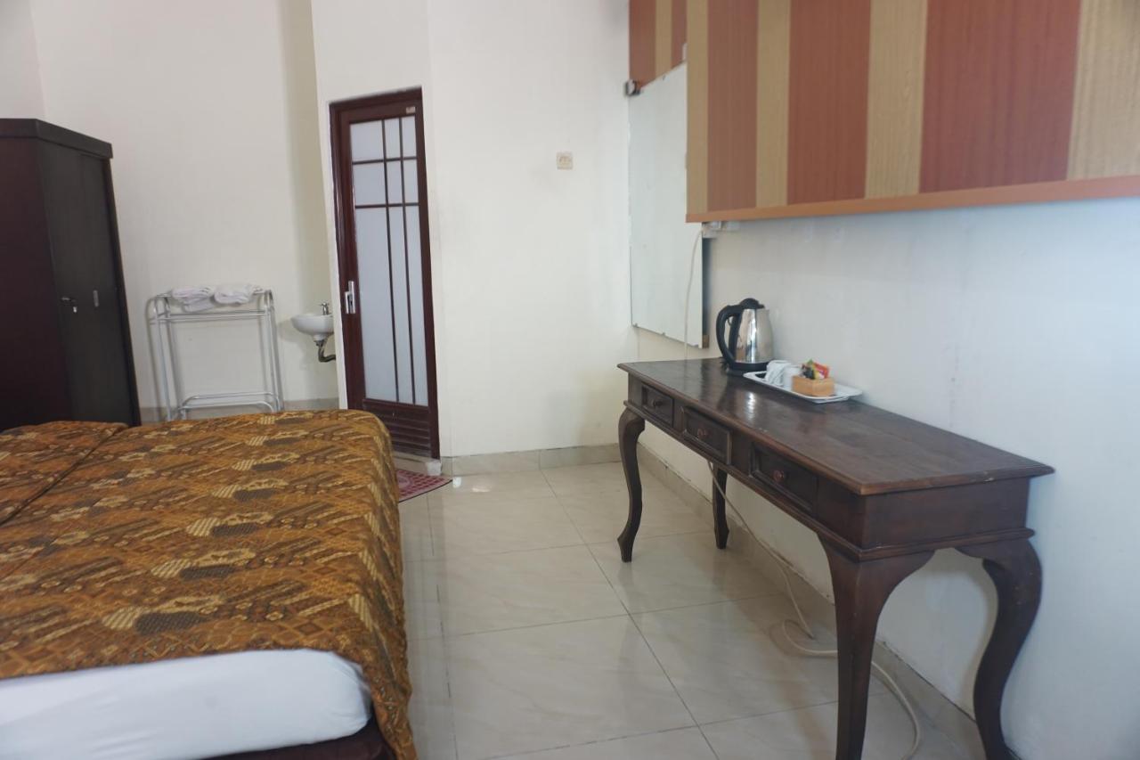 Hotel Laweyan Solo Екстериор снимка